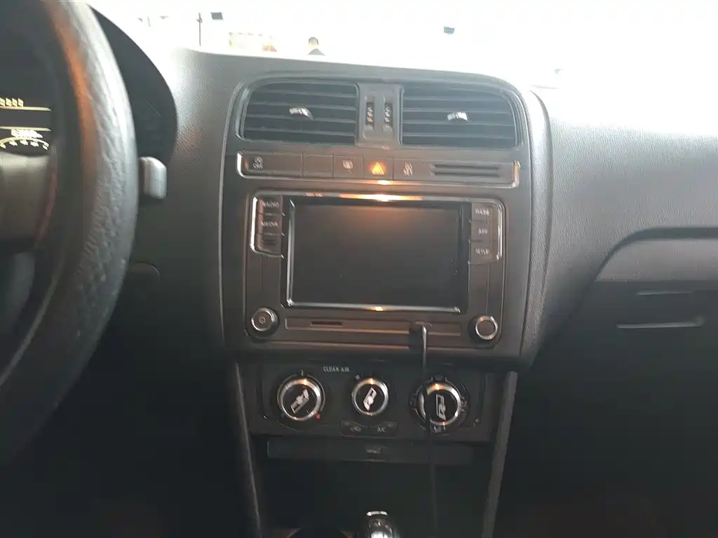 Volkswagen Polo 2018 1.5L Auto Safe Drive фото 13