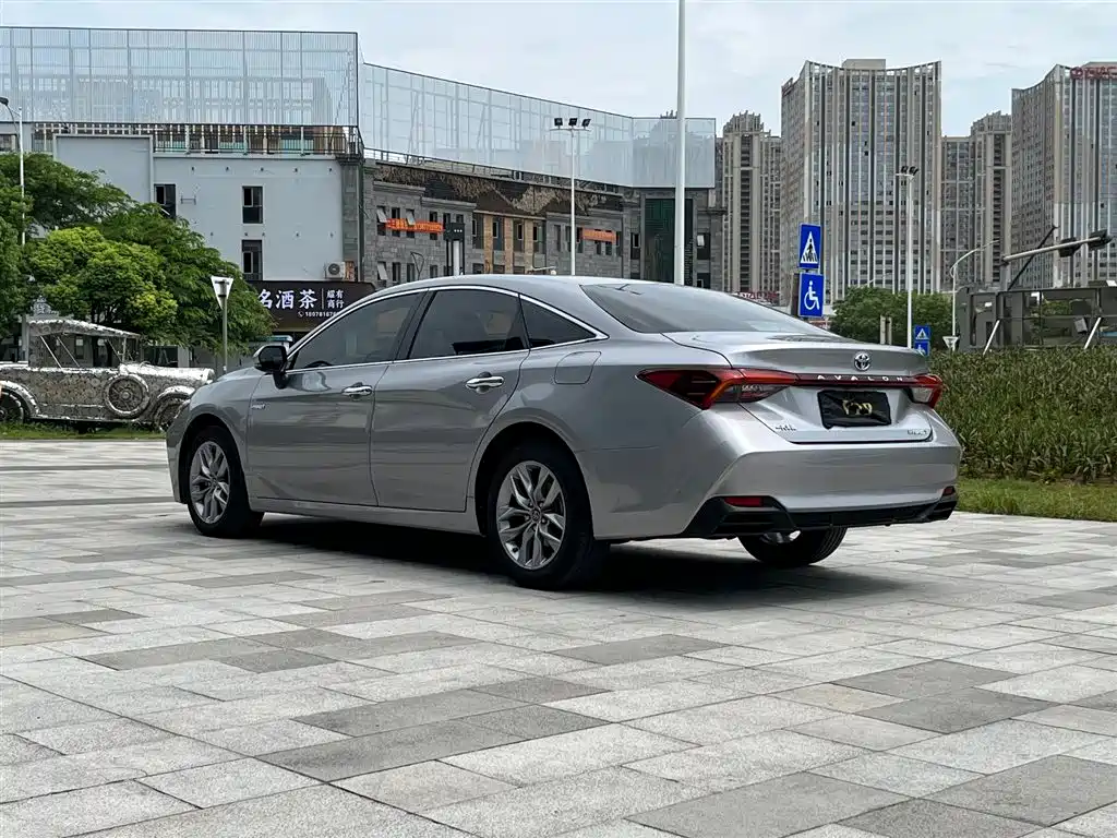 Toyota Avalon 2019 Hybrid 2.5L Luxury Edition China V фото 7