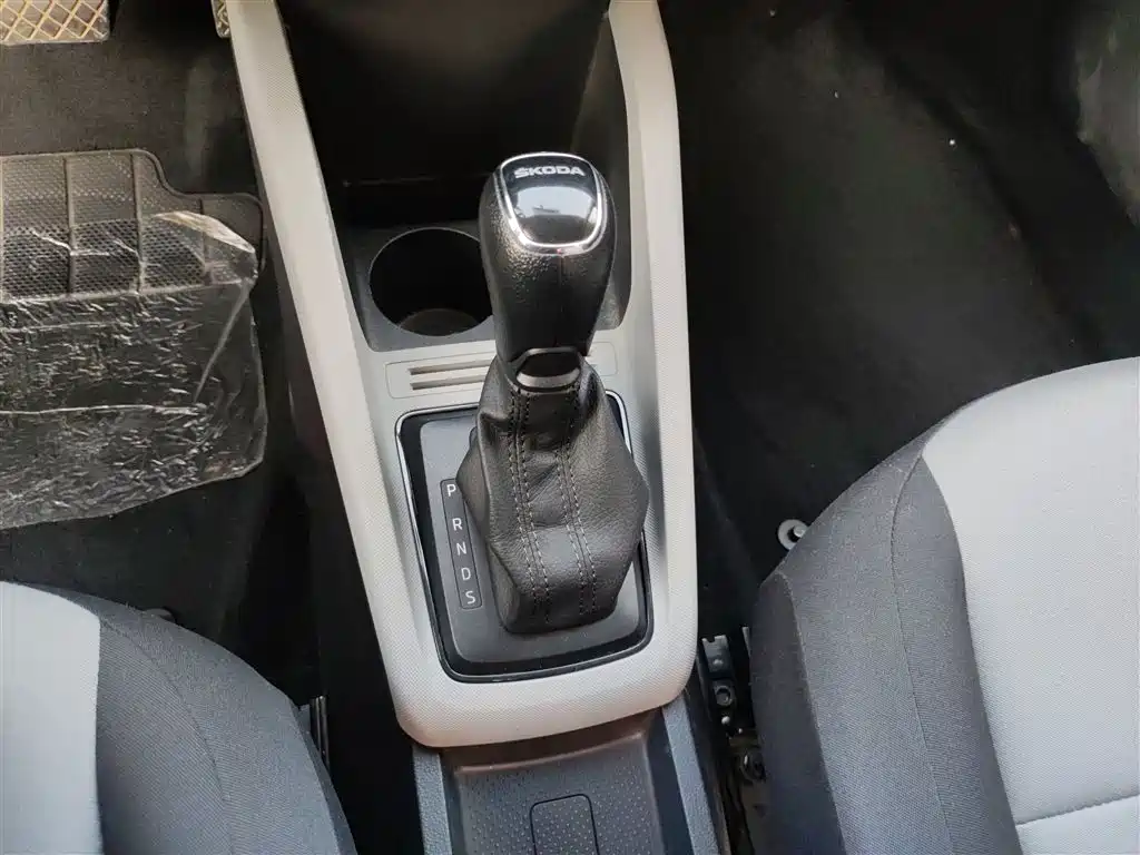Škoda Fabia 2016 1.4L Automatic Car Enjoy Edition фото 10