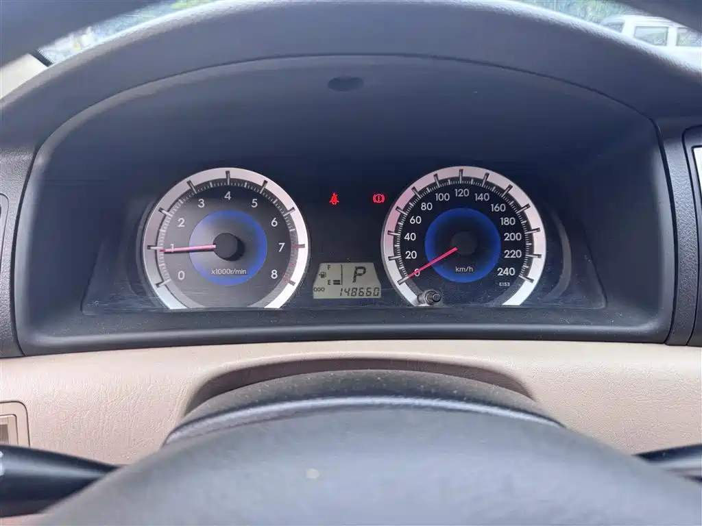 Toyota Corolla 2013 1.6L Automatic Luxury фото 9