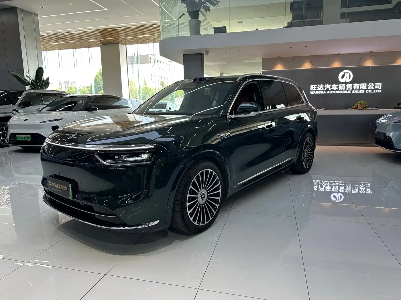 AITO Wenjie AITO M8 2025 Extended Range Ultra 53.4kWh 6-Seater фото 2