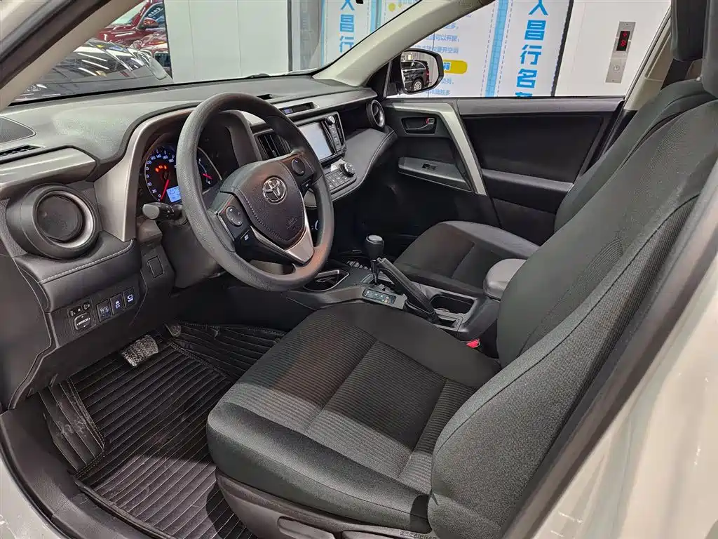 Toyota RAV4 Rongfang 2016 2.0L CVT 2WD Trend (China V) фото 7