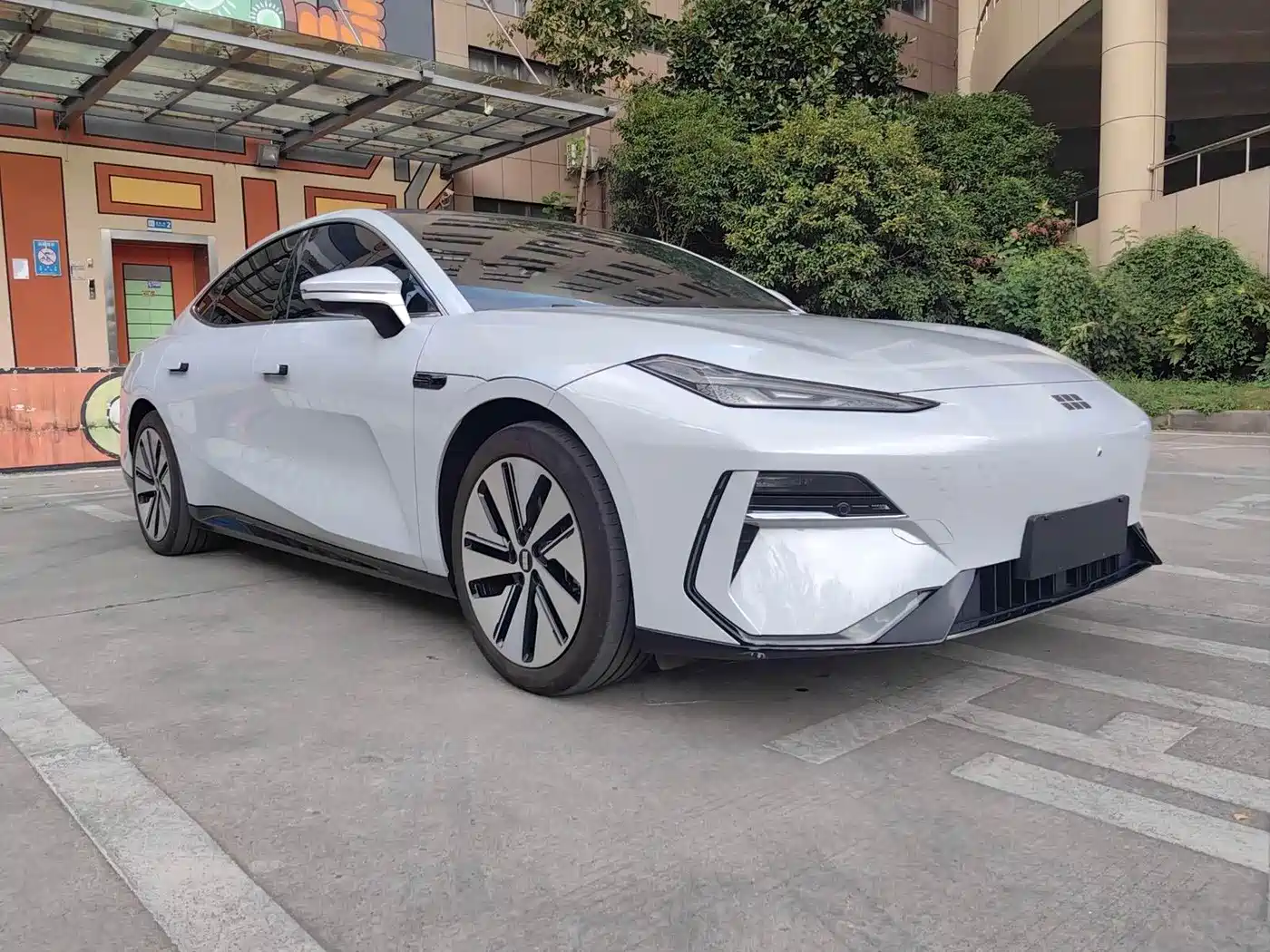 Geely Galaxy Galaxy E8 2024 665km RWD Starship Voyager Edition фото 3