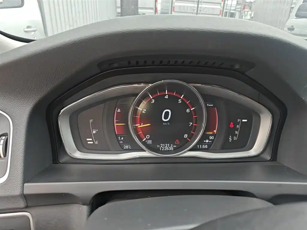 Фото 12 - Volvo S60