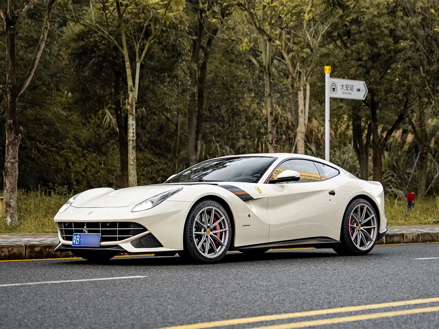 Ferrari F12berlinetta 2013 6.3L Standard