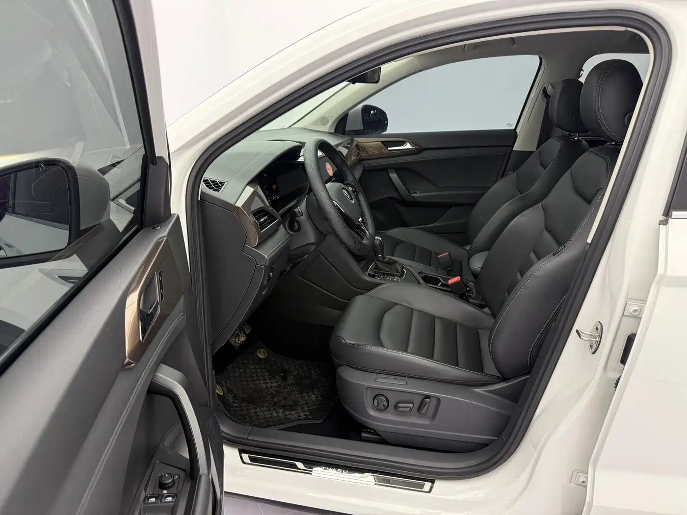 Volkswagen Tharu 2022 280TSI FWD Luxury Edition фото 21