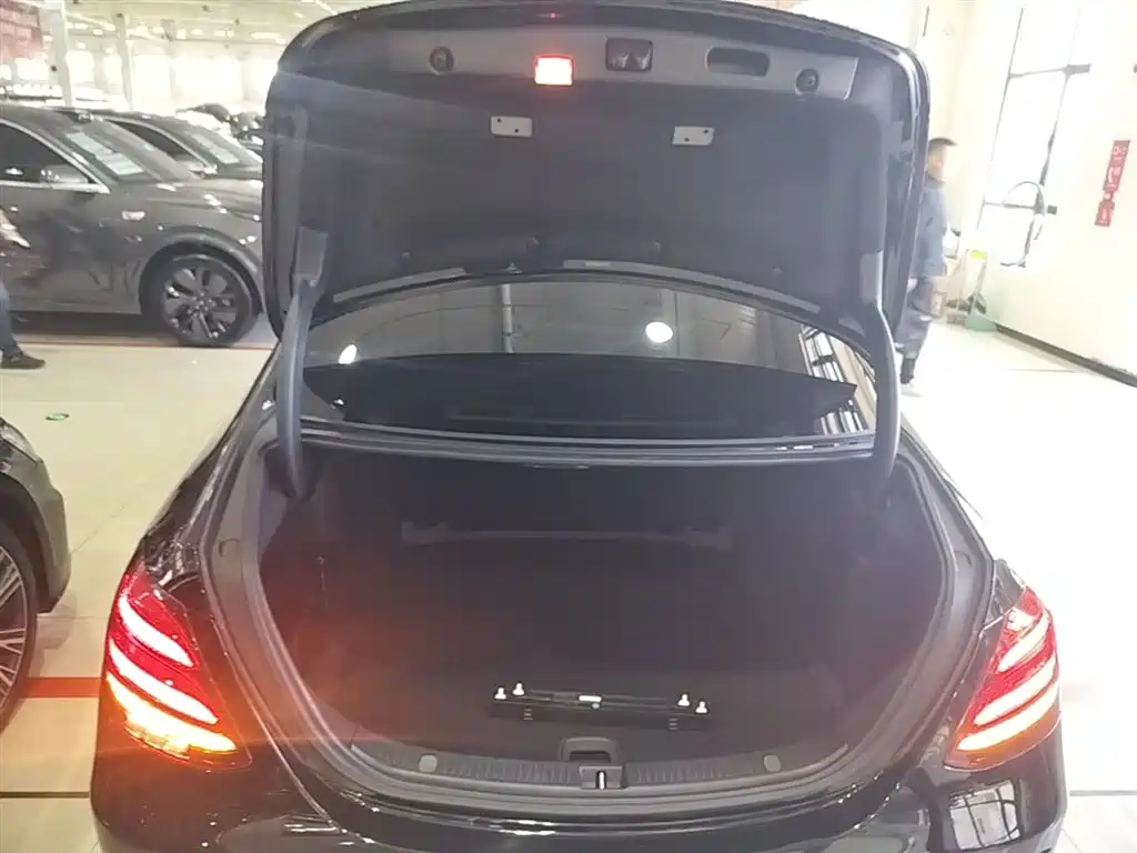 Mercedes-Benz E-Class 2018 Facelift E 200 L 4MATIC фото 19