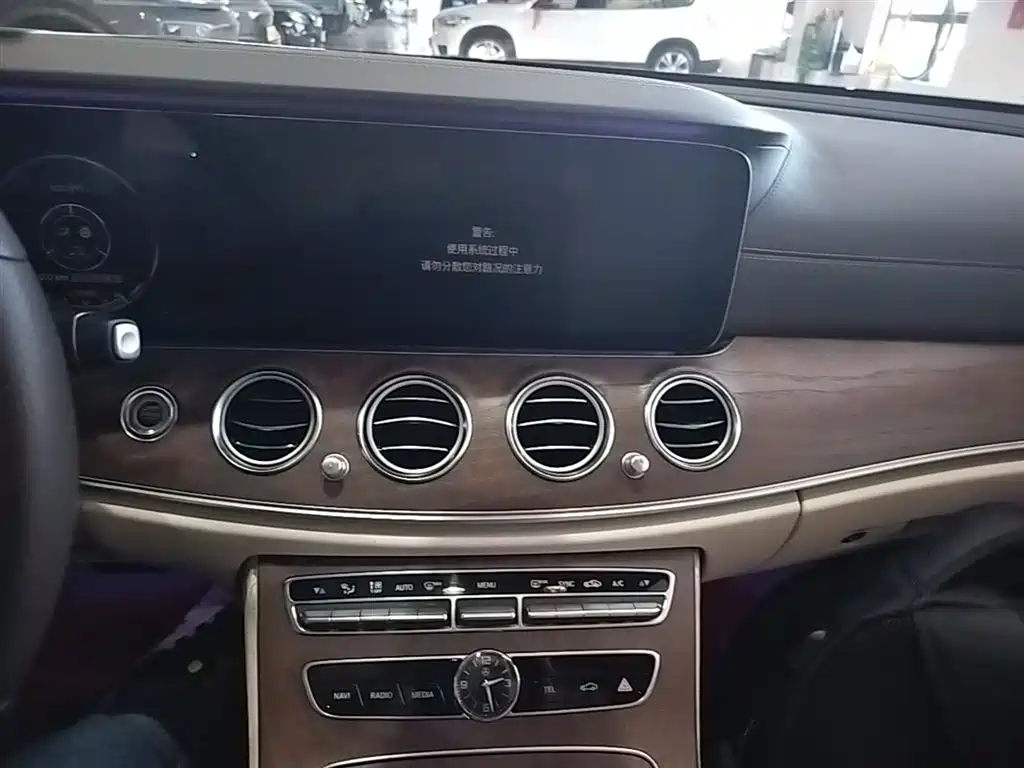 Mercedes-Benz E-Class 2018 Facelift E 200 L 4MATIC фото 13