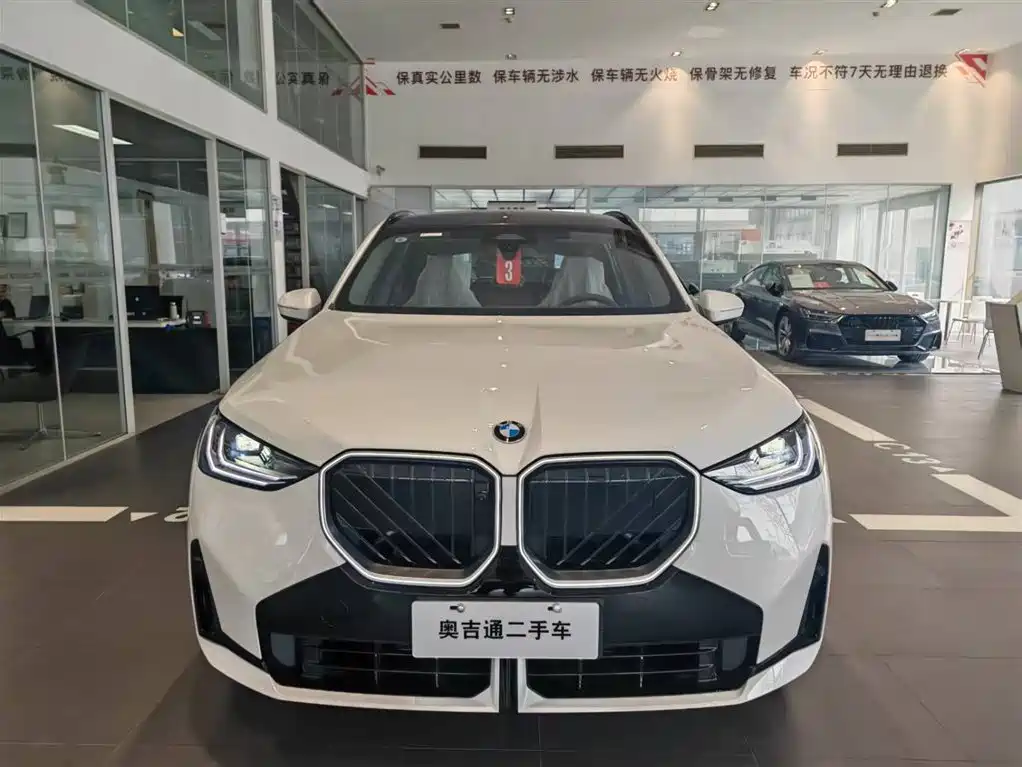 BMW X3 2026 xDrive30L Leading Trim M Sport Shadowline Package фото 4
