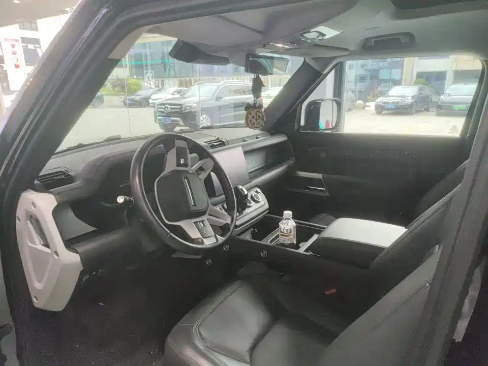 Land Rover Defender 2023 Facelift 90 3.0T P400 XS фото 4