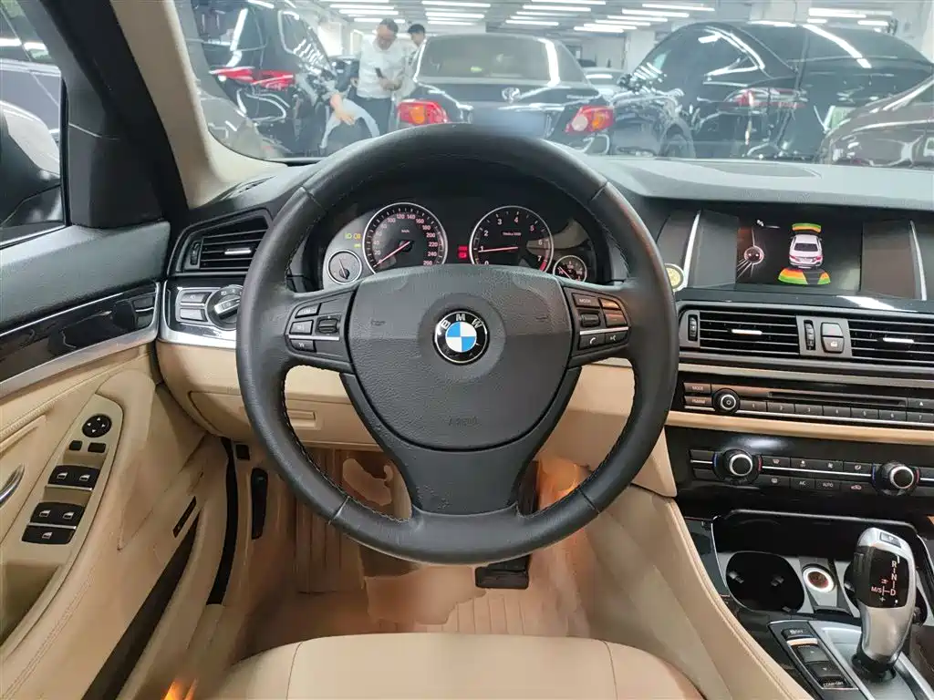 BMW 5 Series 2014 520Li Elegance фото 3
