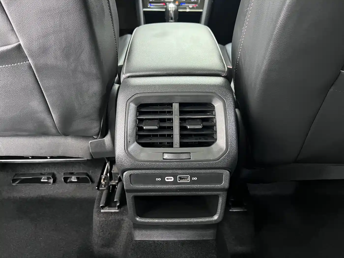 Volkswagen Tharu 2022 280TSI FWD Luxury Edition фото 13