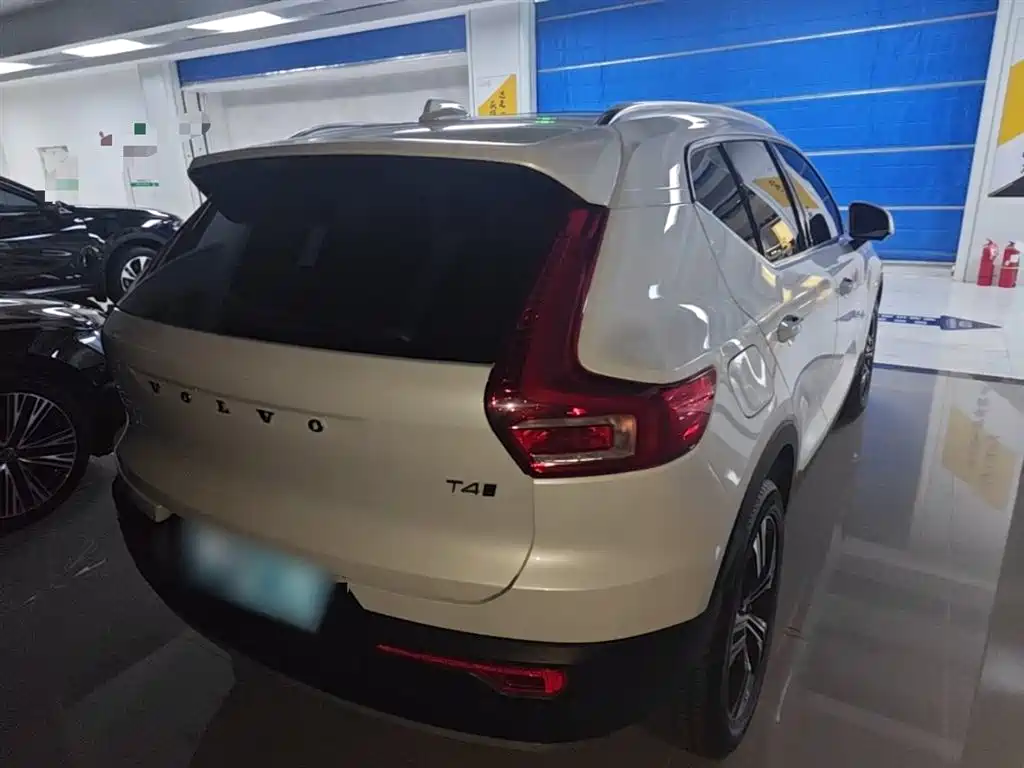VOLVO XC40