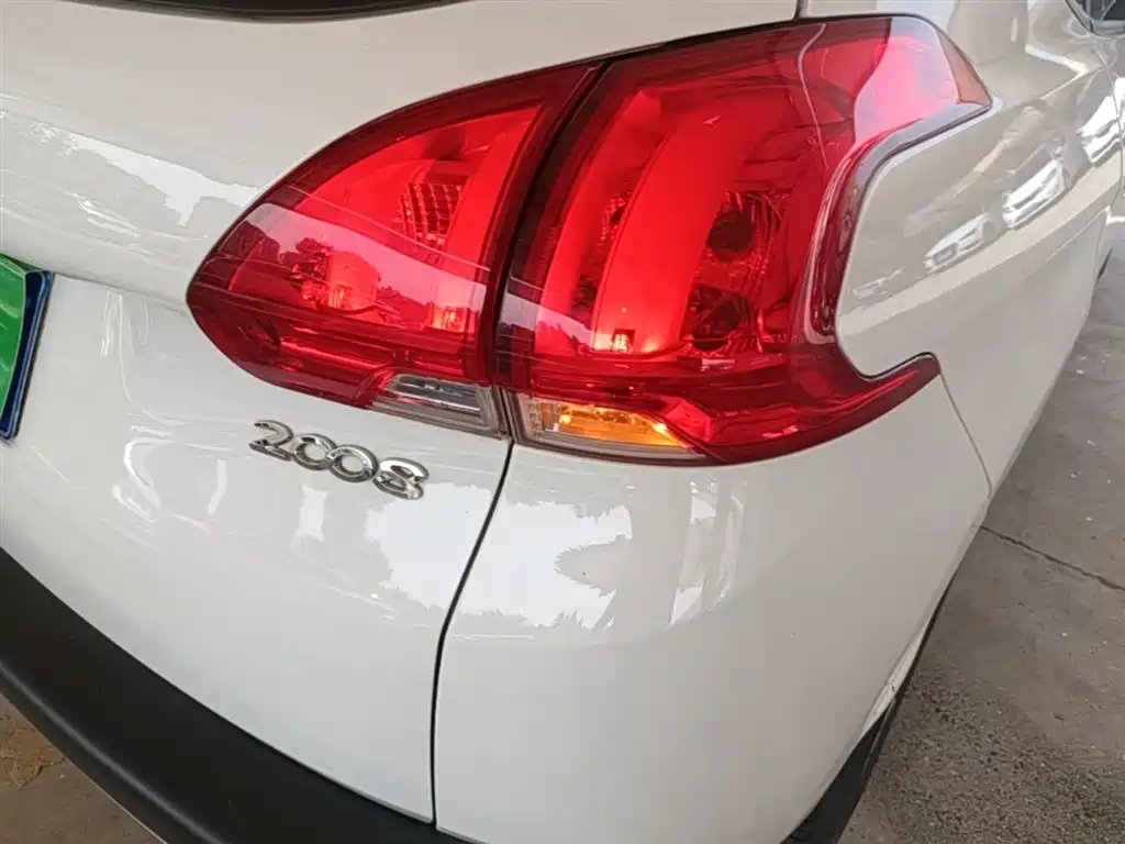 Peugeot 2008 2014 1.6L Automatic Trend Edition фото 24