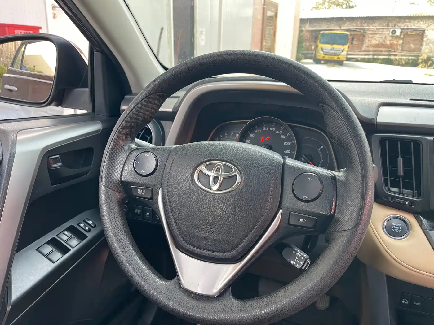 Toyota RAV4 Rongfang 2016 2.0L CVT 2WD Trend (China V) фото 10