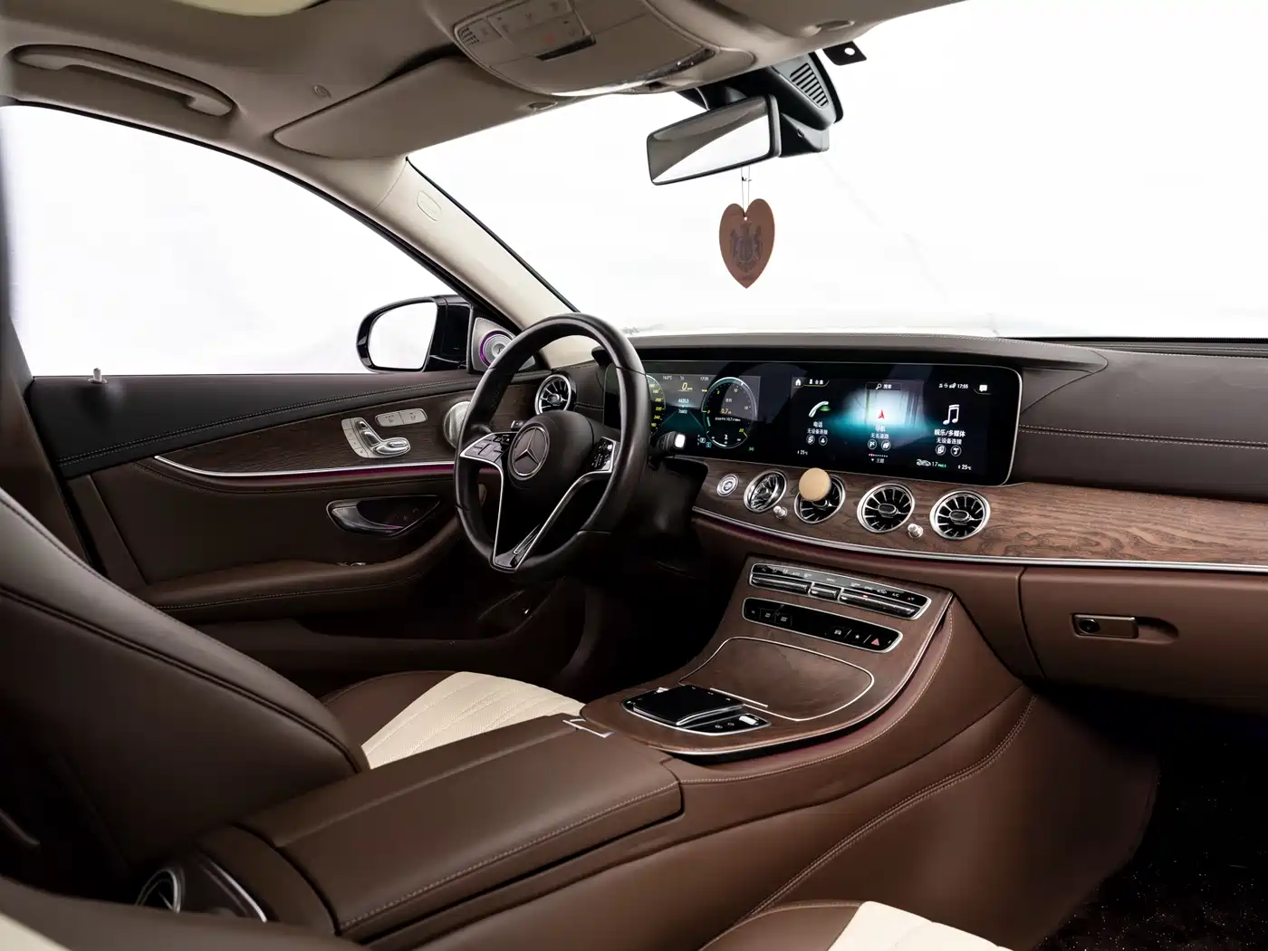 Mercedes-Benz E-Class 2023 E 300 L Luxury фото 23