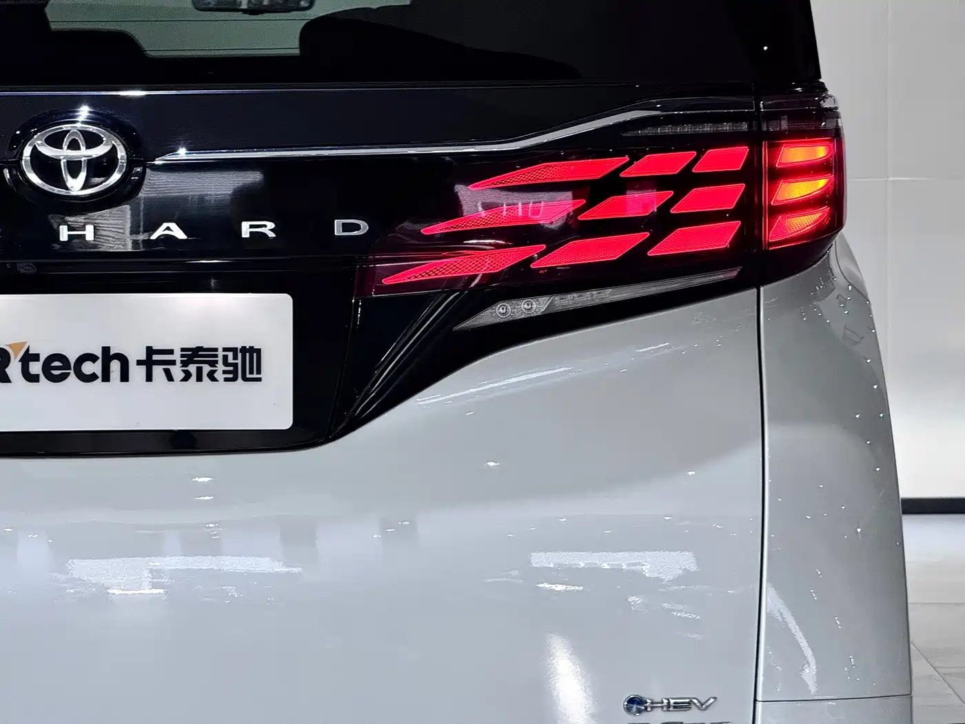 Toyota Alphard 2024 Hybrid 2.5L Ultimate Enjoyment Edition фото 13