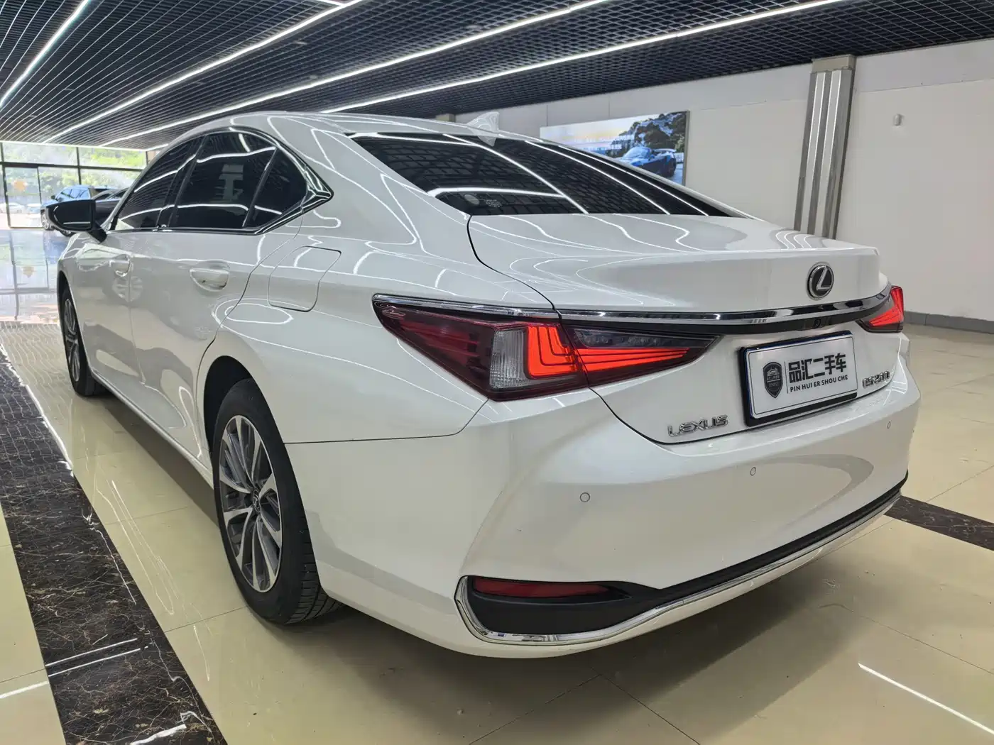 Lexus ES 2023 200 Excellence Edition фото 5