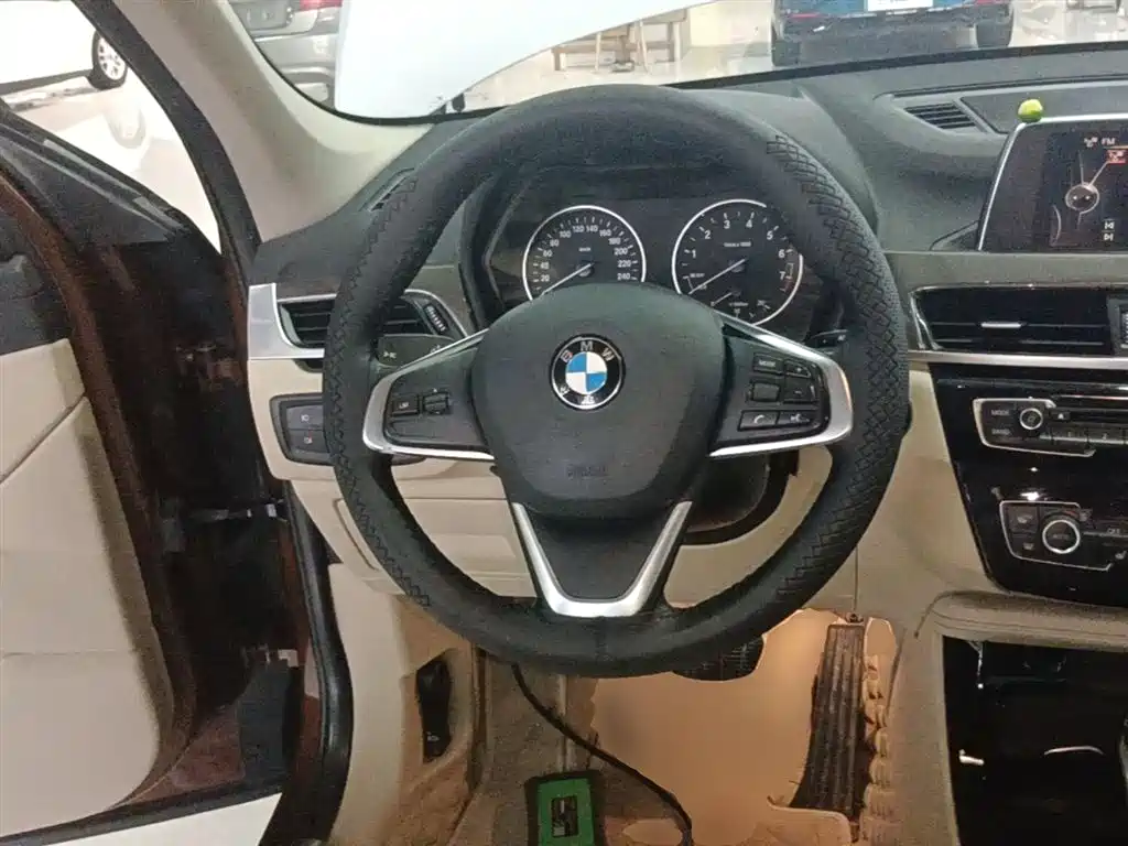 BMW X1 2016 sDrive18Li Luxury Model фото 11