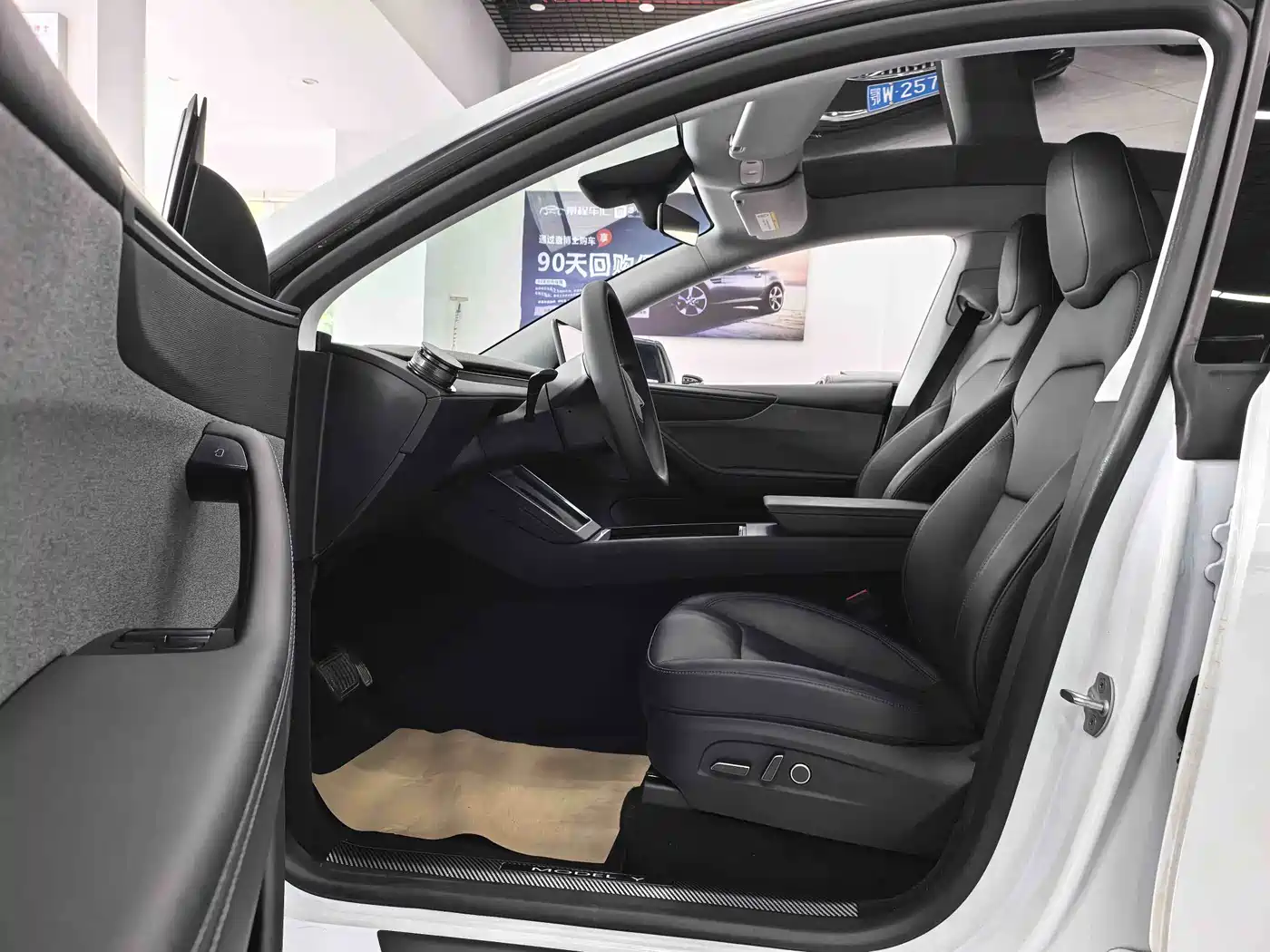 Tesla Model Y 2025 Rear-Wheel Drive фото 5
