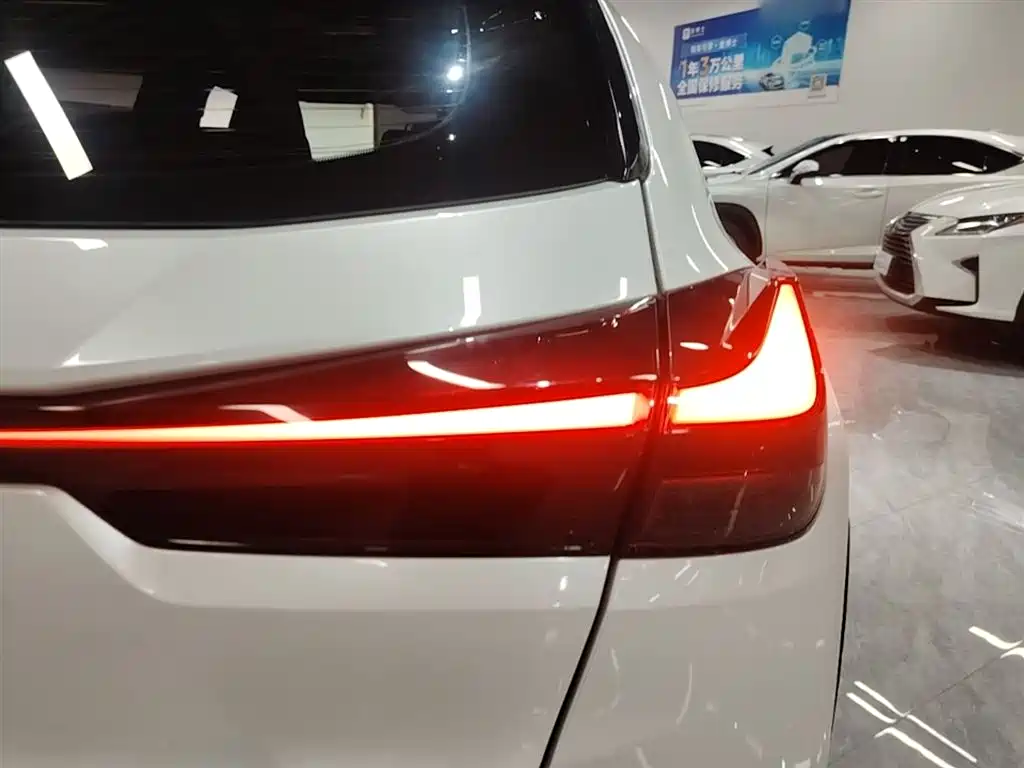 Lexus UX 2020 200 Special Edition фото 8