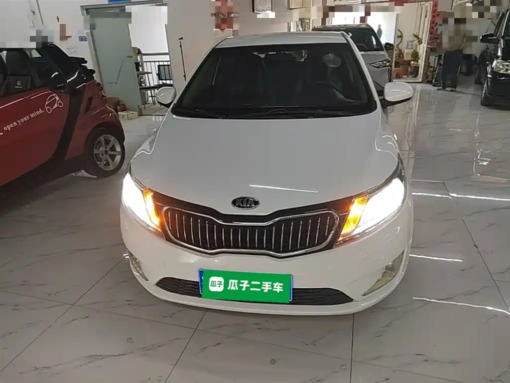 Kia K2 2012 Hatchback 1.4L AT GLS Commemorative Edition фото 3