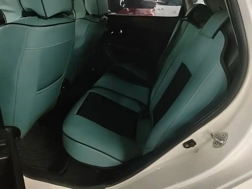 Kia K2 2012 Hatchback 1.4L AT GLS Commemorative Edition фото 17