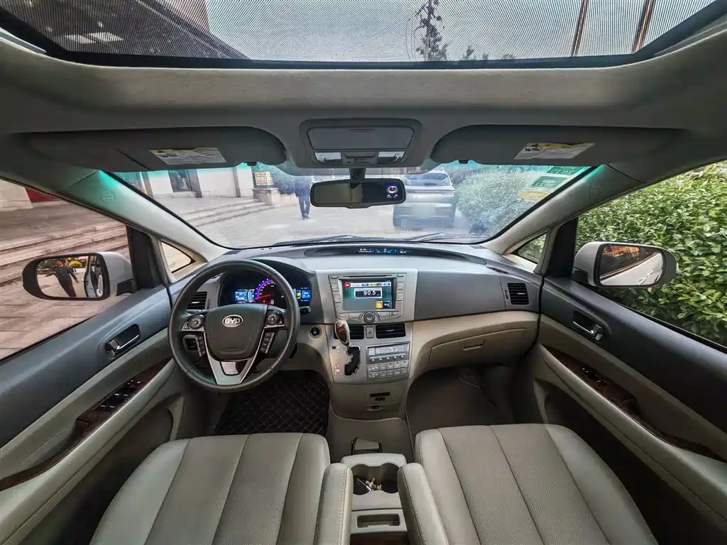 BYD M6 2015 2.4L Automatic Premium Edition фото 21