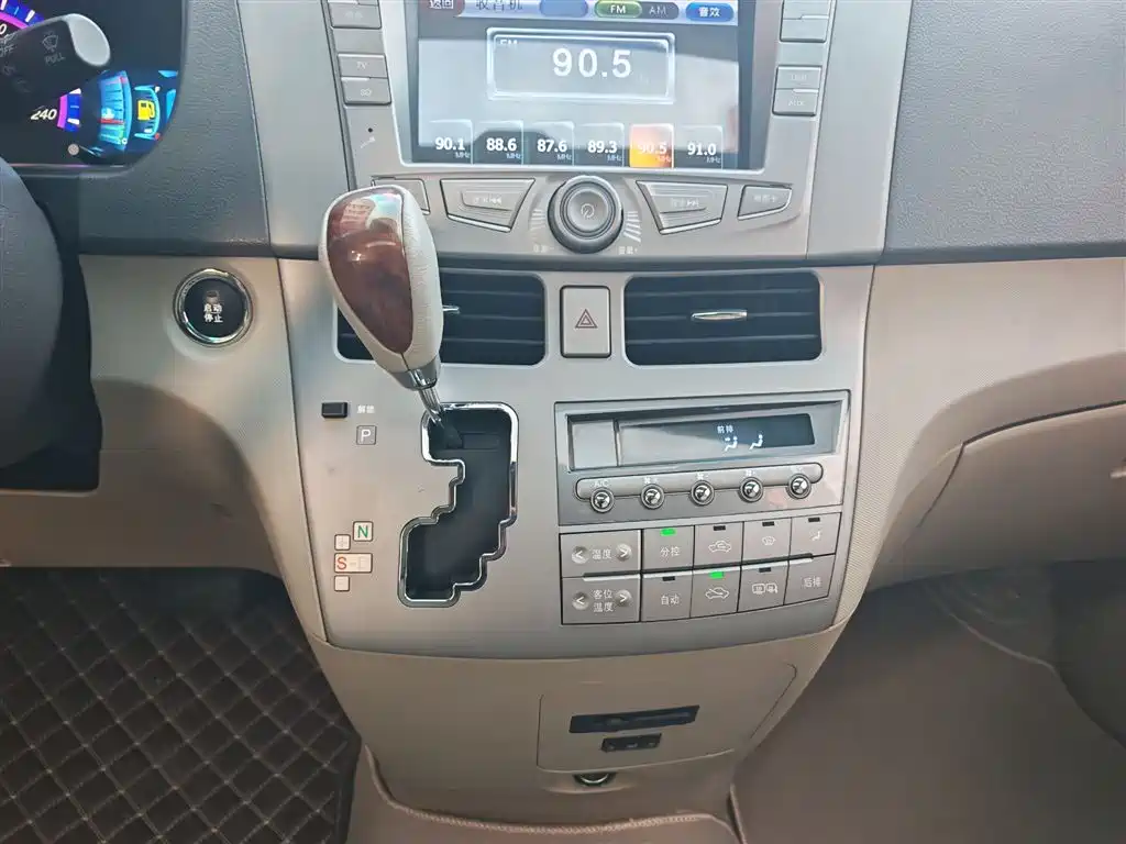 BYD M6 2015 2.4L Automatic Premium Edition фото 10