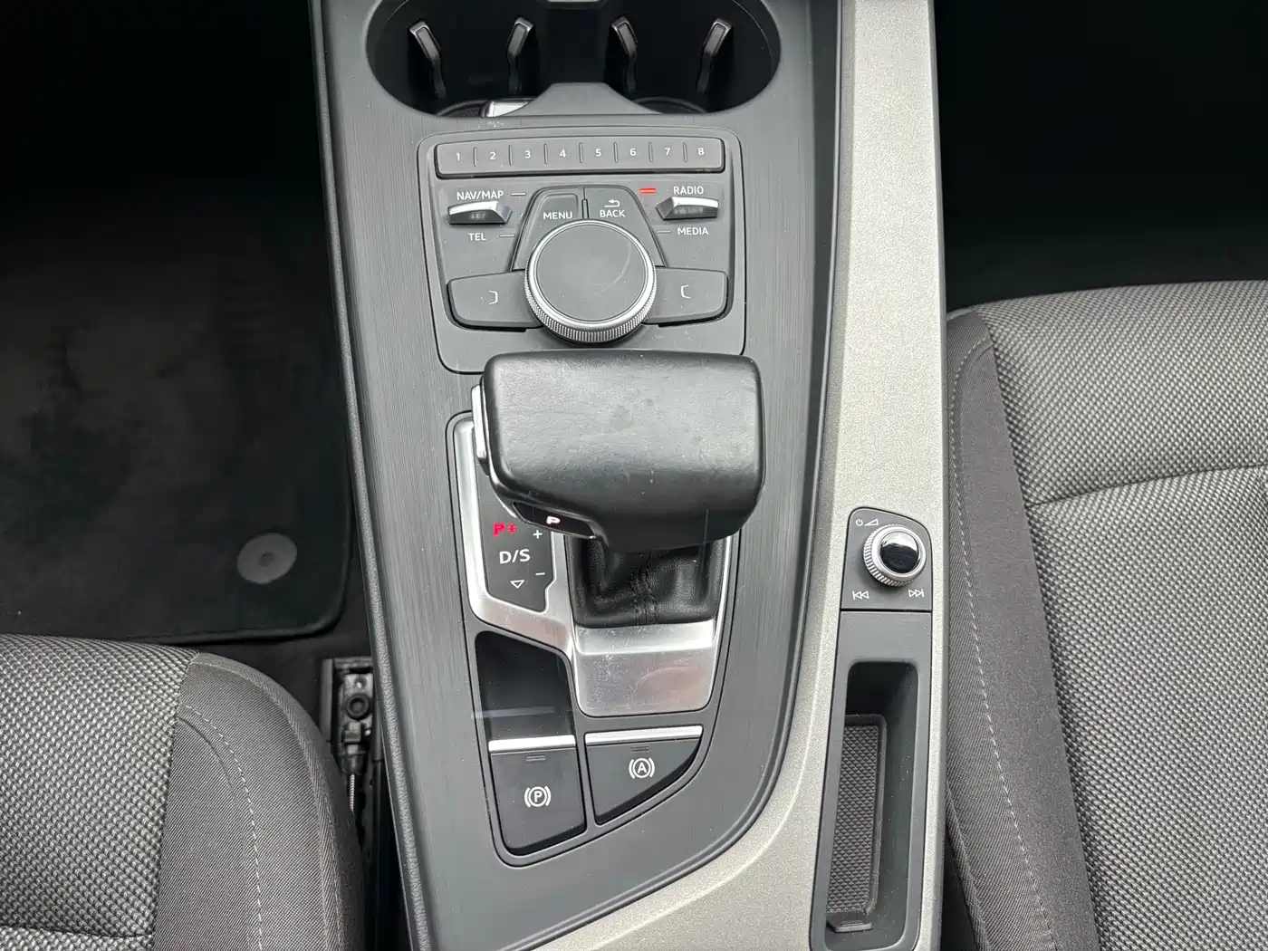 Audi A4L 2018 30th Anniversary 40 TFSI Progressive фото 27