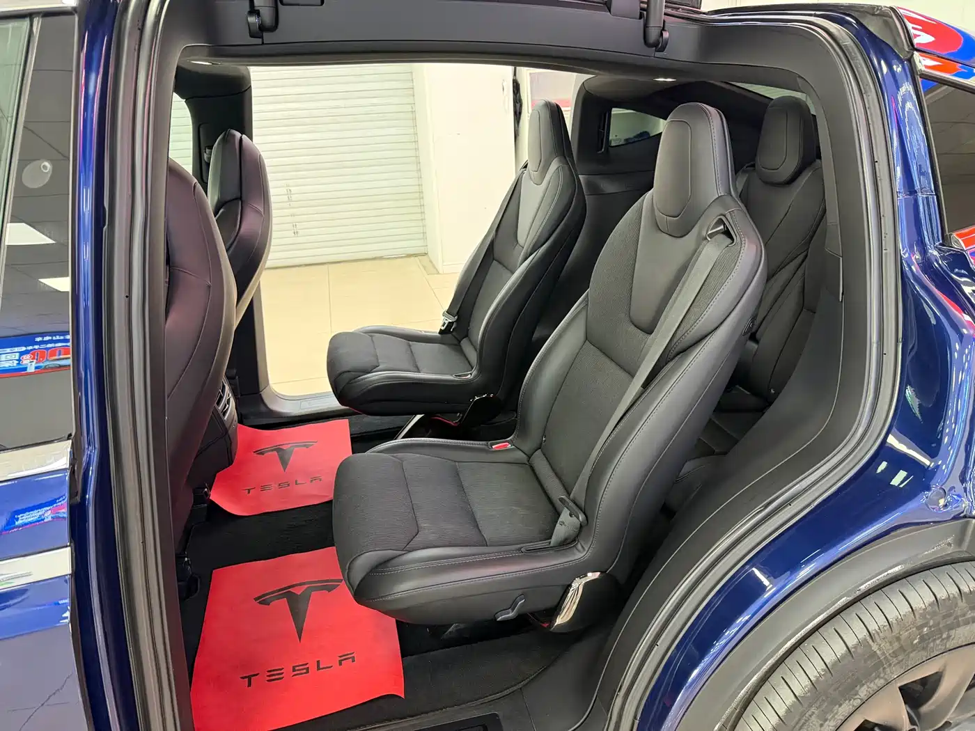 TESLA MODEL X