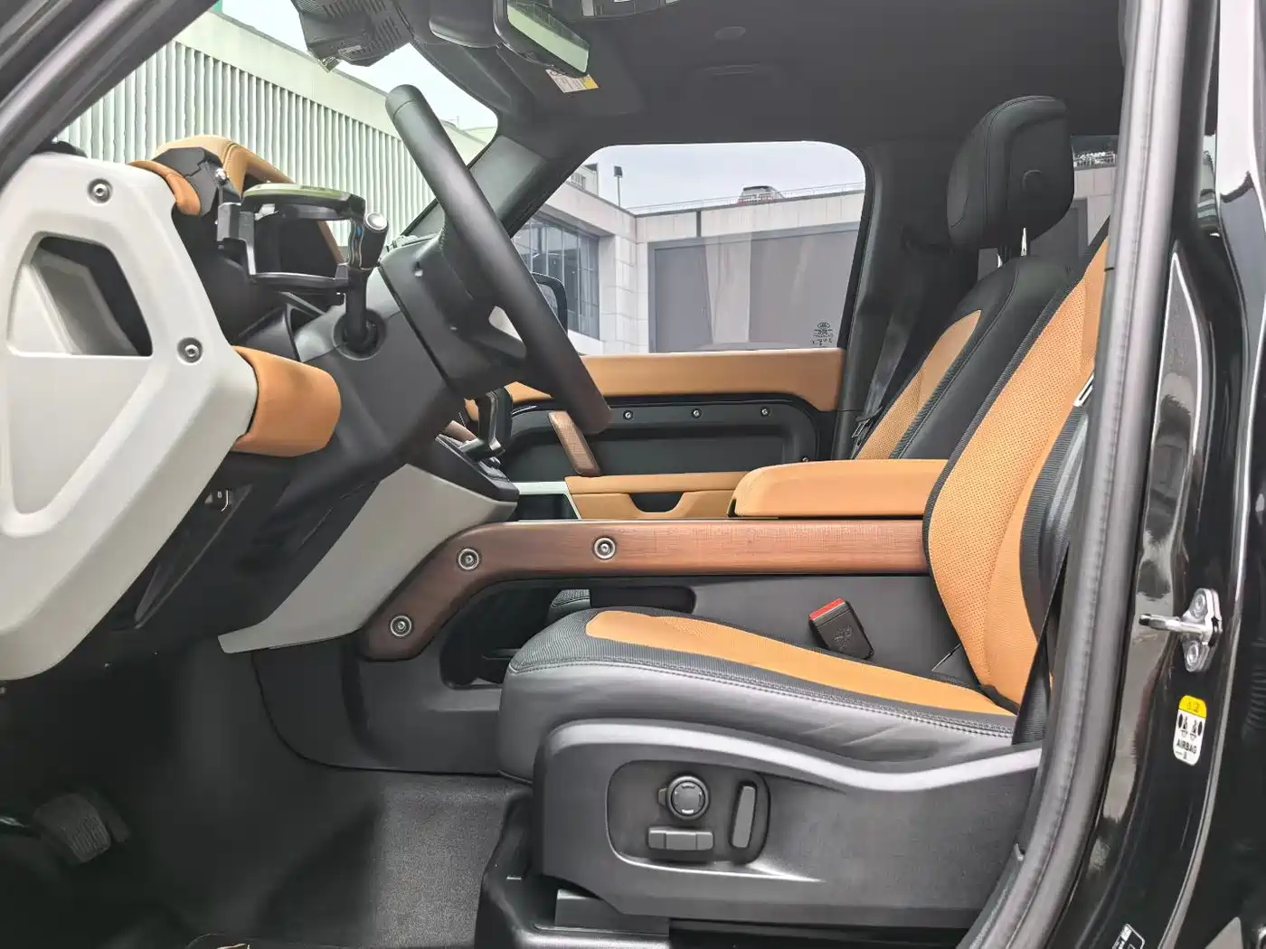 Land Rover Defender 2024 110 3.0T P400 X-DYNAMIC HSE фото 3