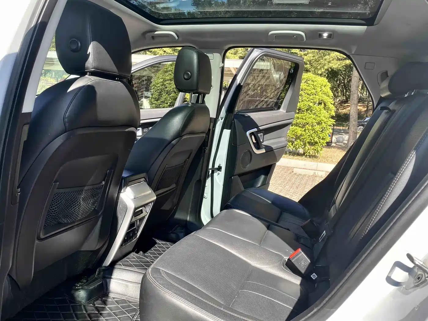 Land Rover Discovery Sport 2018 240PS HSE Edition фото 16