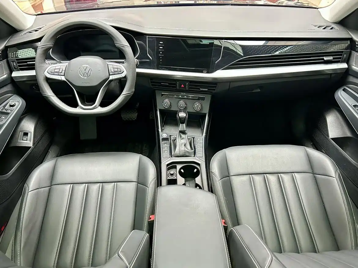Volkswagen Passat 2022 280TSI Elite Edition фото 12