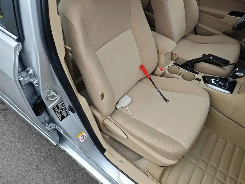 Toyota Corolla 2014 1.6L CVT GL-i фото 25