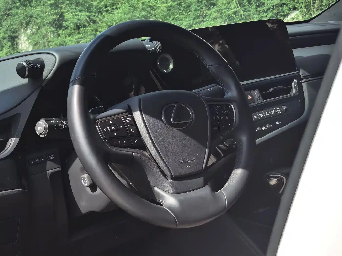 Lexus ES 2023 200 Excellence Edition фото 4