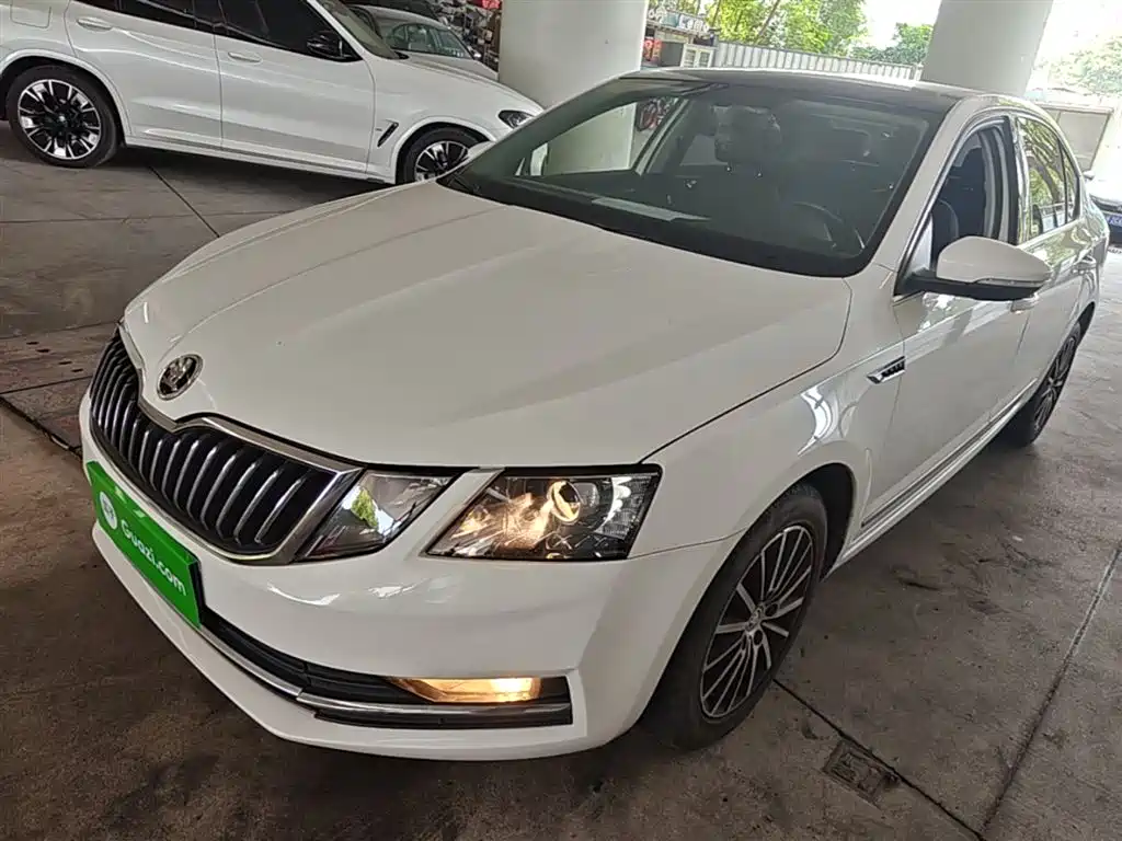 Škoda Octavia 2018 TSI230 DSG Luxury Edition