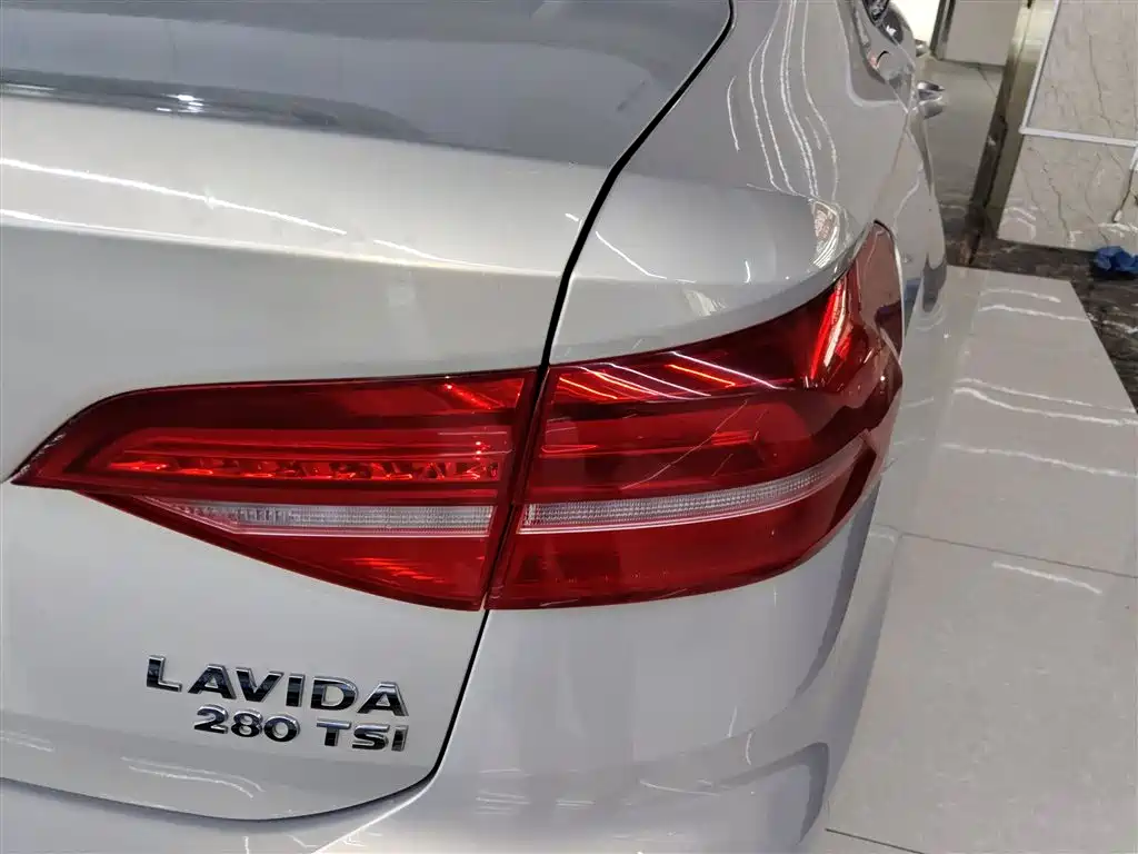 Volkswagen Lavida 2018 280TSI DSG Comfort Edition China V фото 8