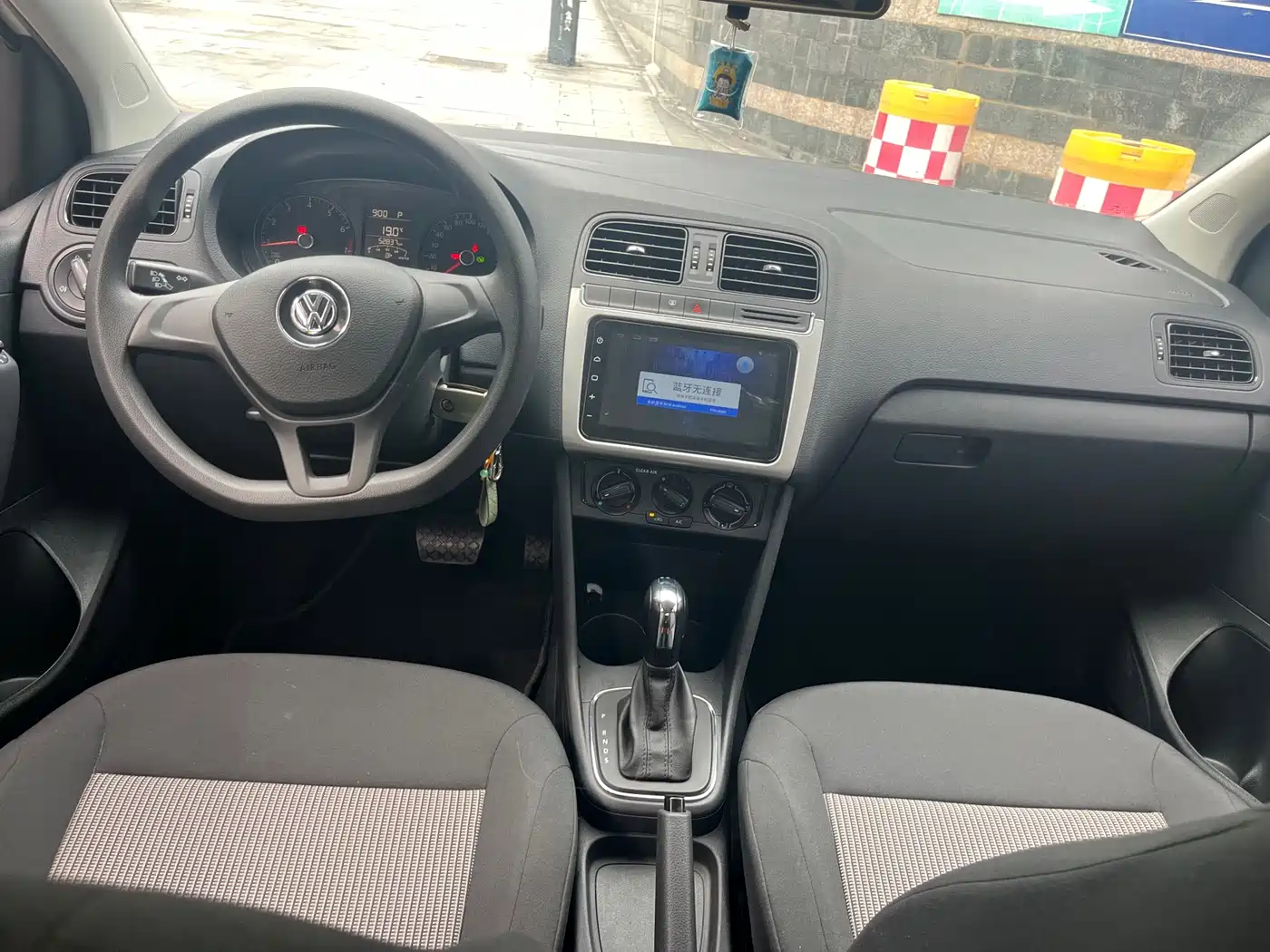 Volkswagen Polo 2016 1.4L Automatic Trend фото 14