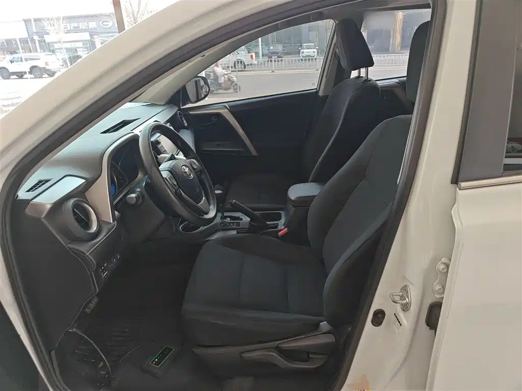 Toyota RAV4 Rongfang 2016 2.0L CVT 2WD Comfort (China V) фото 14
