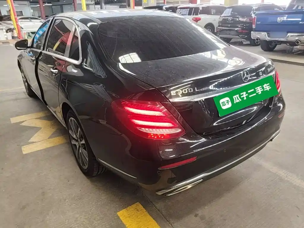 صورة 5 - Mercedes-Benz E-Class
