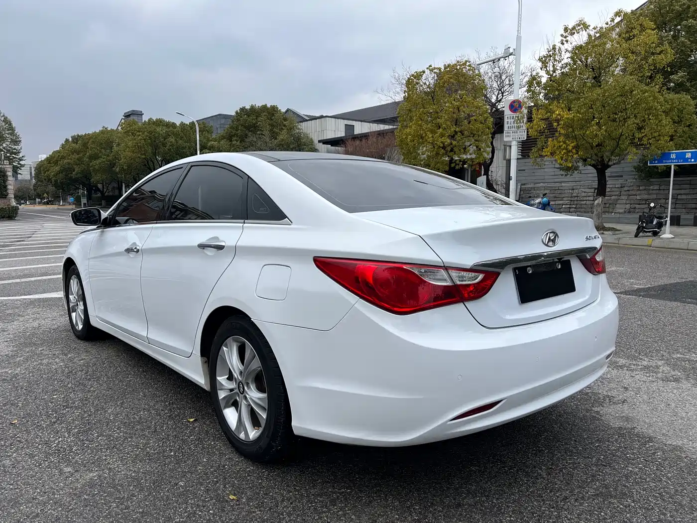 Hyundai Sonata 2013 2.0L Automatic Premium Edition фото 6