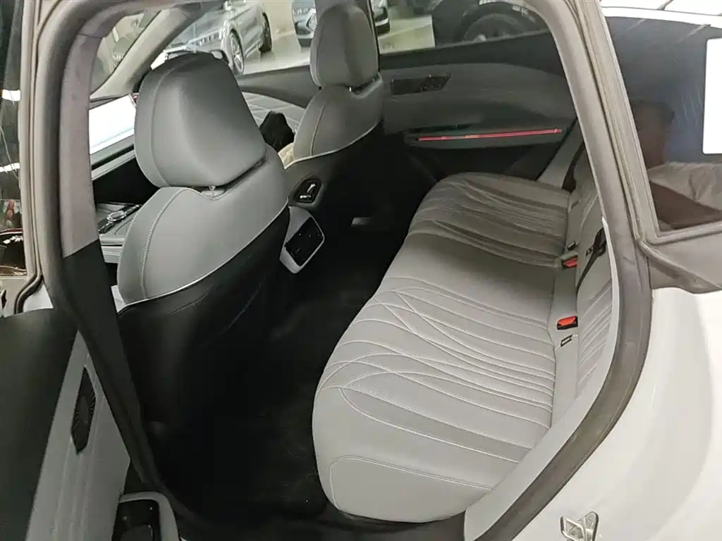 Geely Galaxy Galaxy E8 2025 700km Long Voyage Smart Drive Edition фото 17
