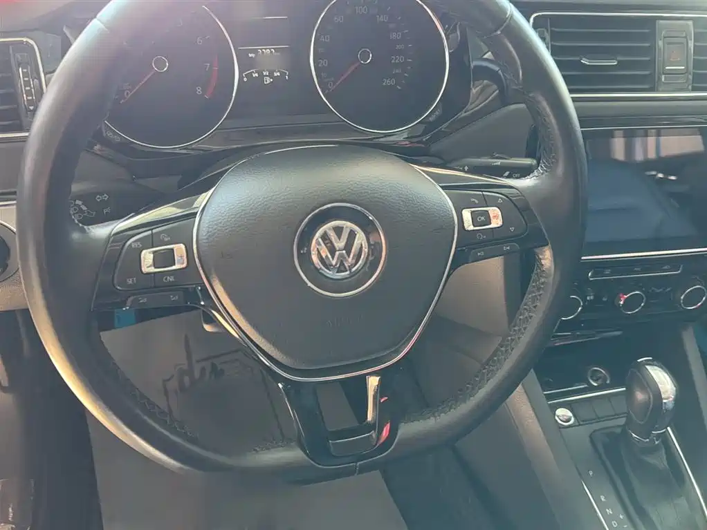 Volkswagen Sagitar 2017 1.6L Automatic Comfort фото 9