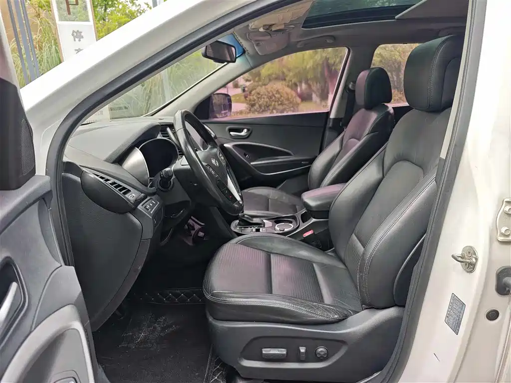 Hyundai Santa Fe 2013 Model 2.4L Automatic 2WD Smart фото 14