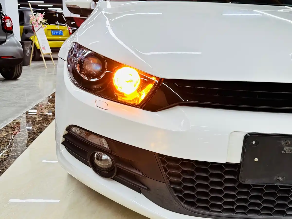 Volkswagen Scirocco 2011 2.0TSI R-Line фото 9