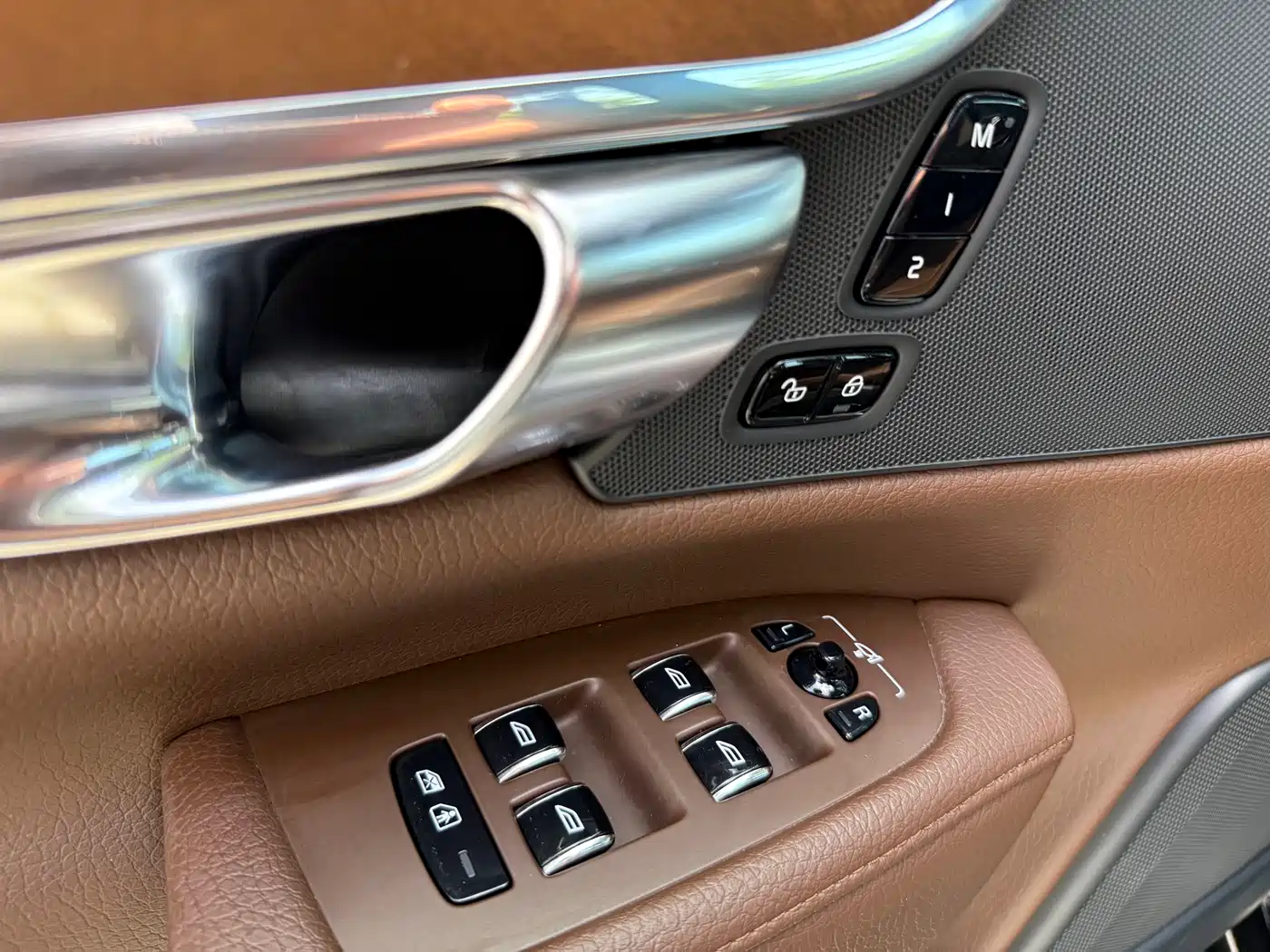 VOLVO S90 PLUG-IN HYBRID