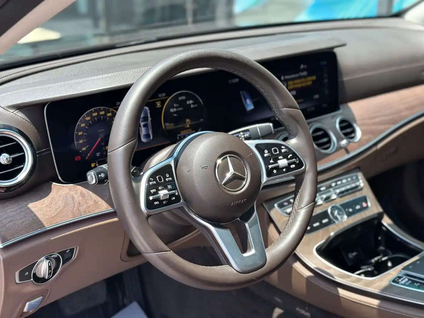 Mercedes-Benz E-Class 2020 E 300 L Luxury Model фото 10