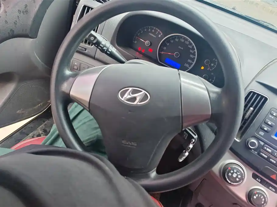 Hyundai Elantra 2011 1.6L Manual Comfort фото 15
