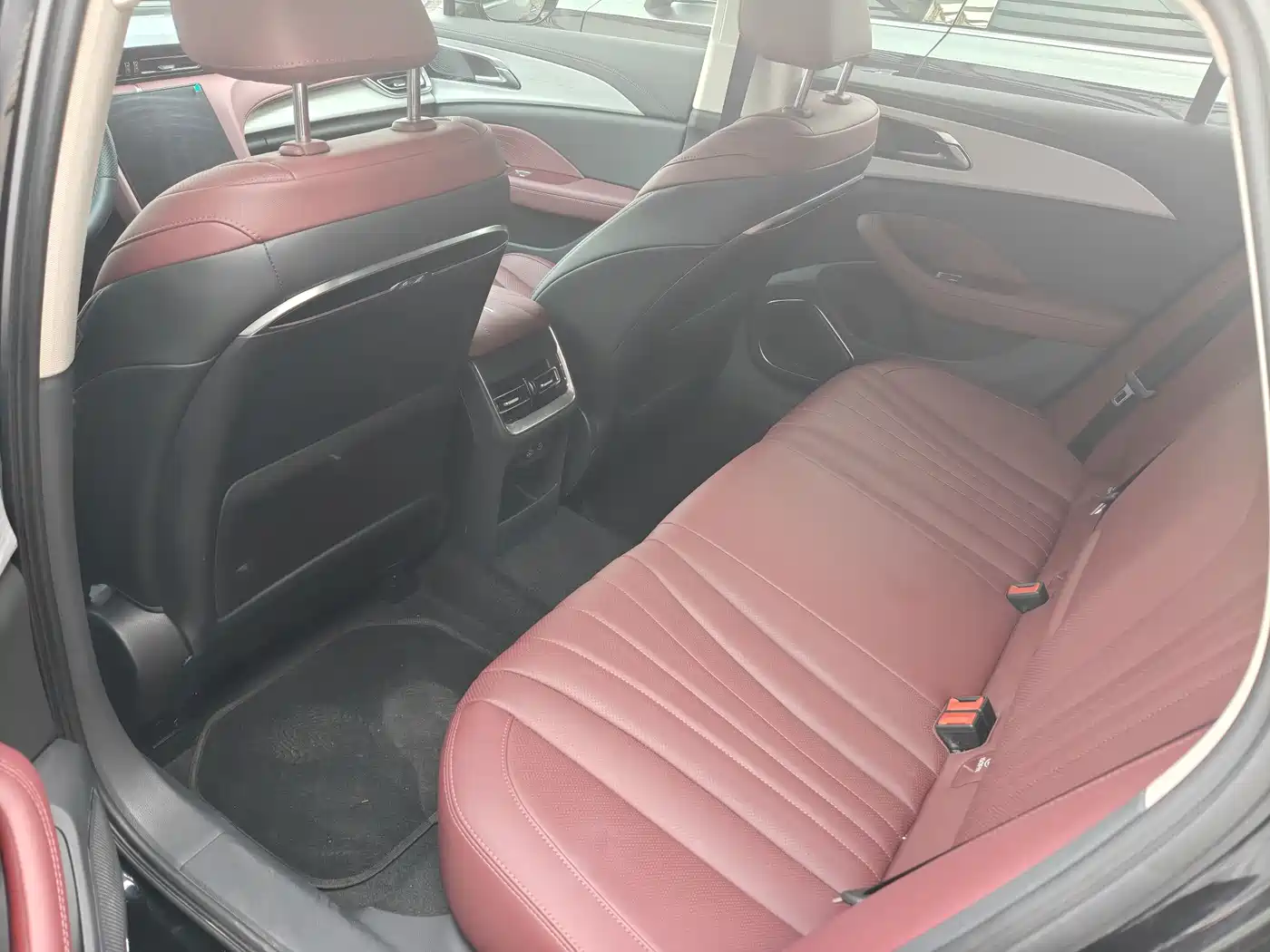 Hongqi H5 2024 1.5T DCT Smart Connect Flag Rhythm Edition фото 4